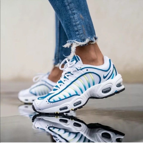 women's nike tailwind